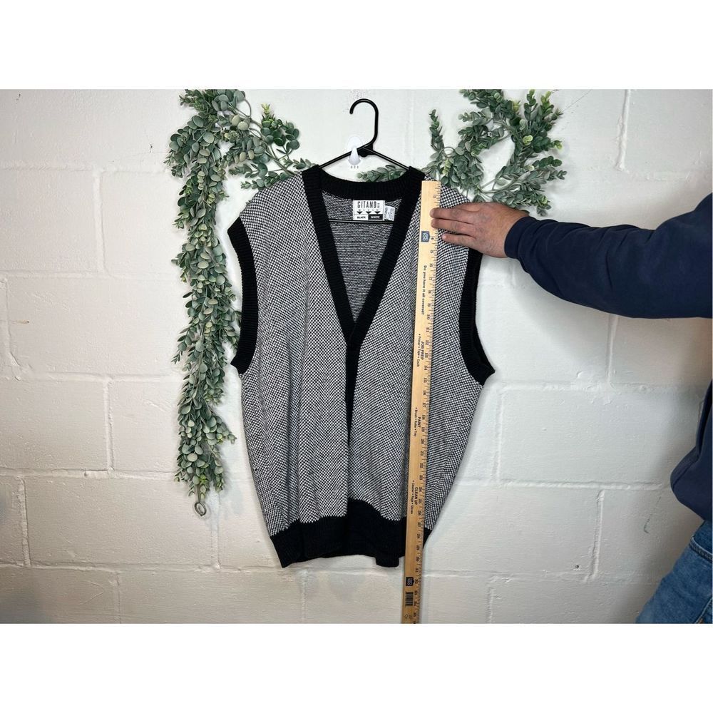 Men’s Gitano sleeveless cardigan sweater vest - Picture 4 of 5